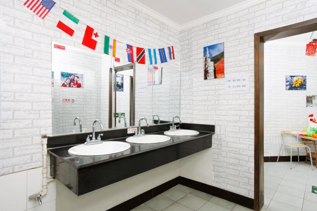 Discovery Youth Hostel Пекин Экстерьер фото